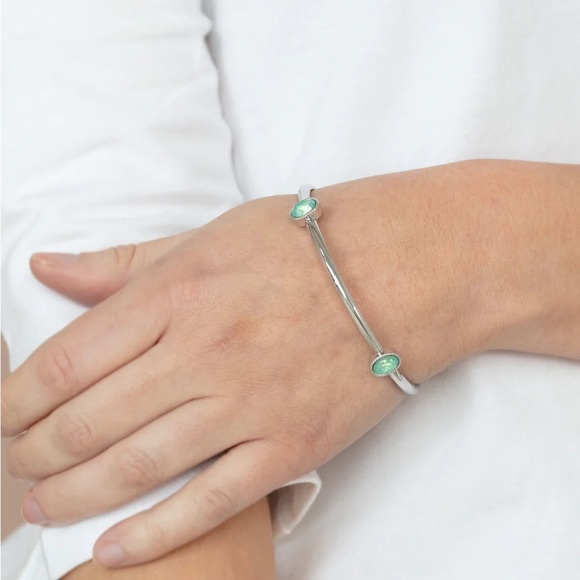 NEW Paparazzi "Gleam-Getter" green bracelet - Picture 2 of 2